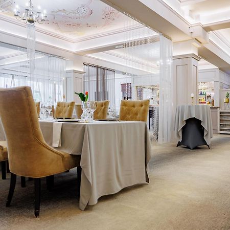 Hotel Cristal Park Dąbrowa Tarnowska Dış mekan fotoğraf
