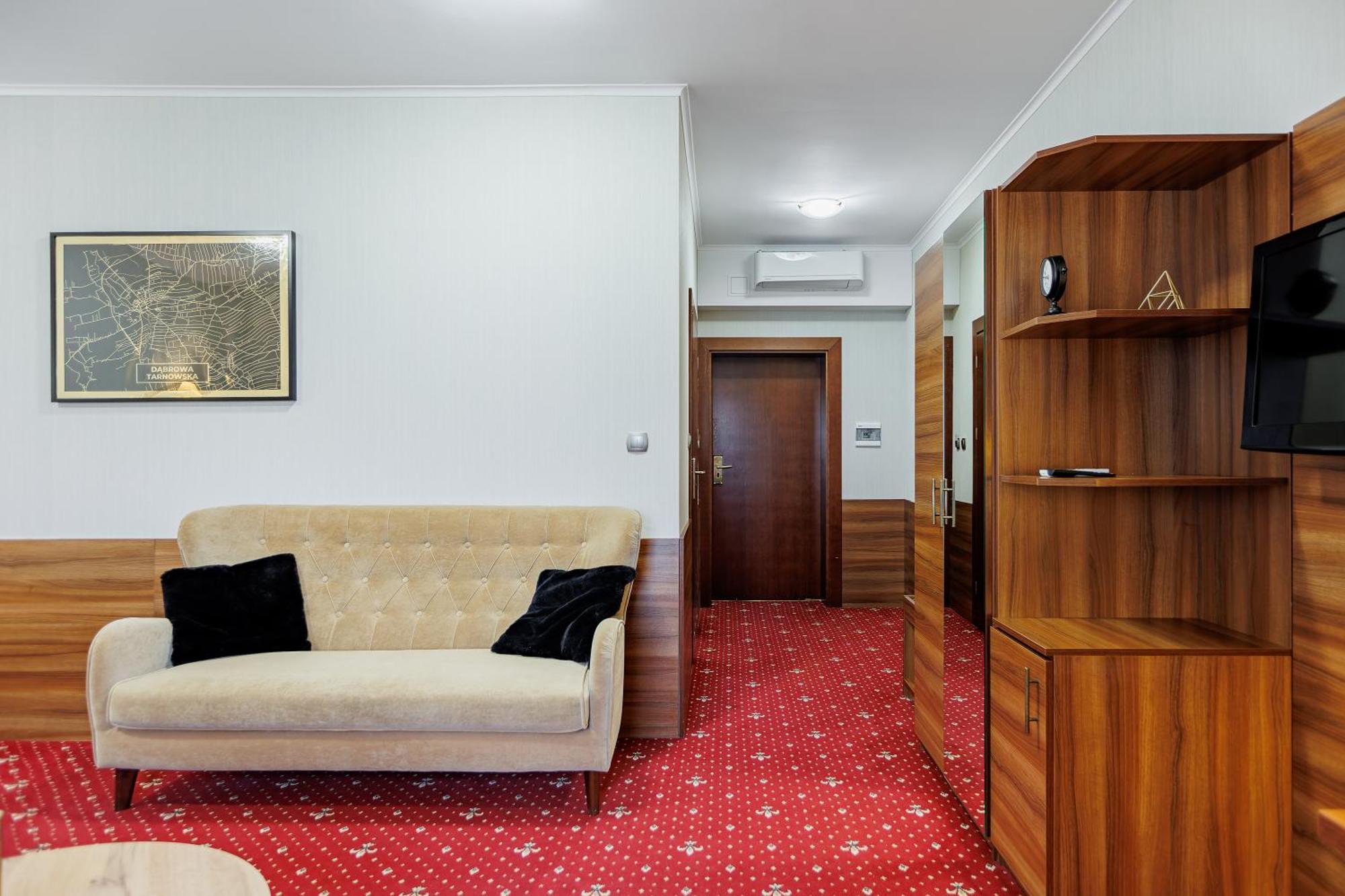 Hotel Cristal Park Dąbrowa Tarnowska Dış mekan fotoğraf
