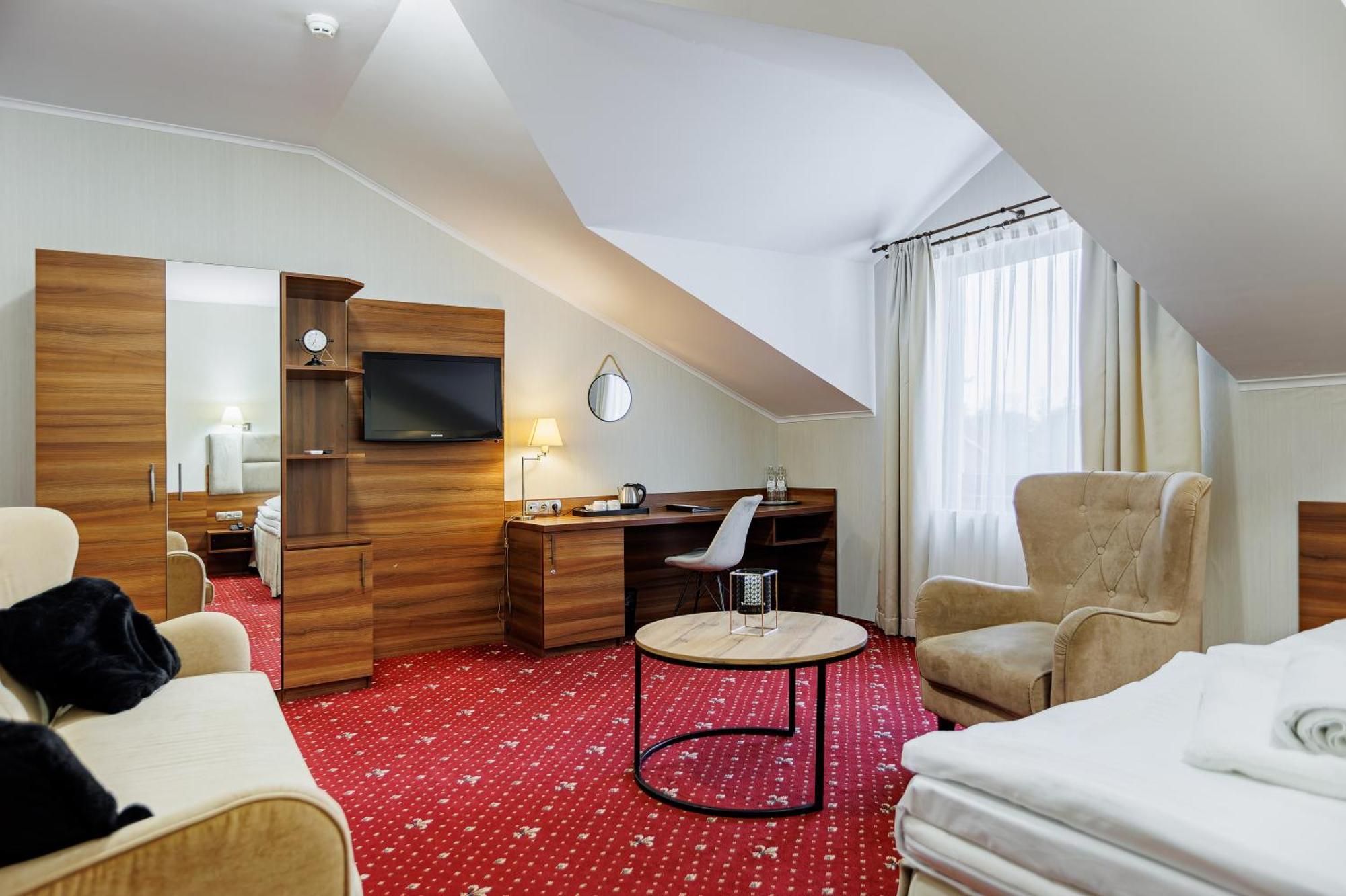 Hotel Cristal Park Dąbrowa Tarnowska Dış mekan fotoğraf