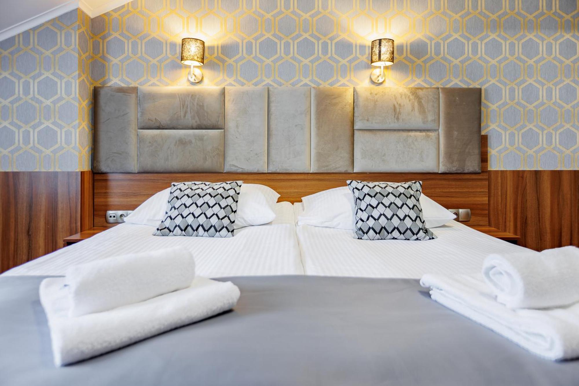Hotel Cristal Park Dąbrowa Tarnowska Dış mekan fotoğraf