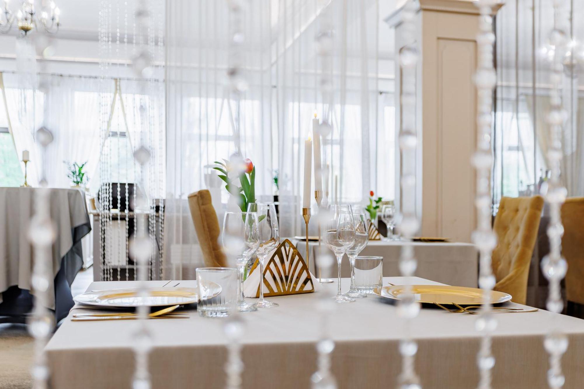 Hotel Cristal Park Dąbrowa Tarnowska Dış mekan fotoğraf