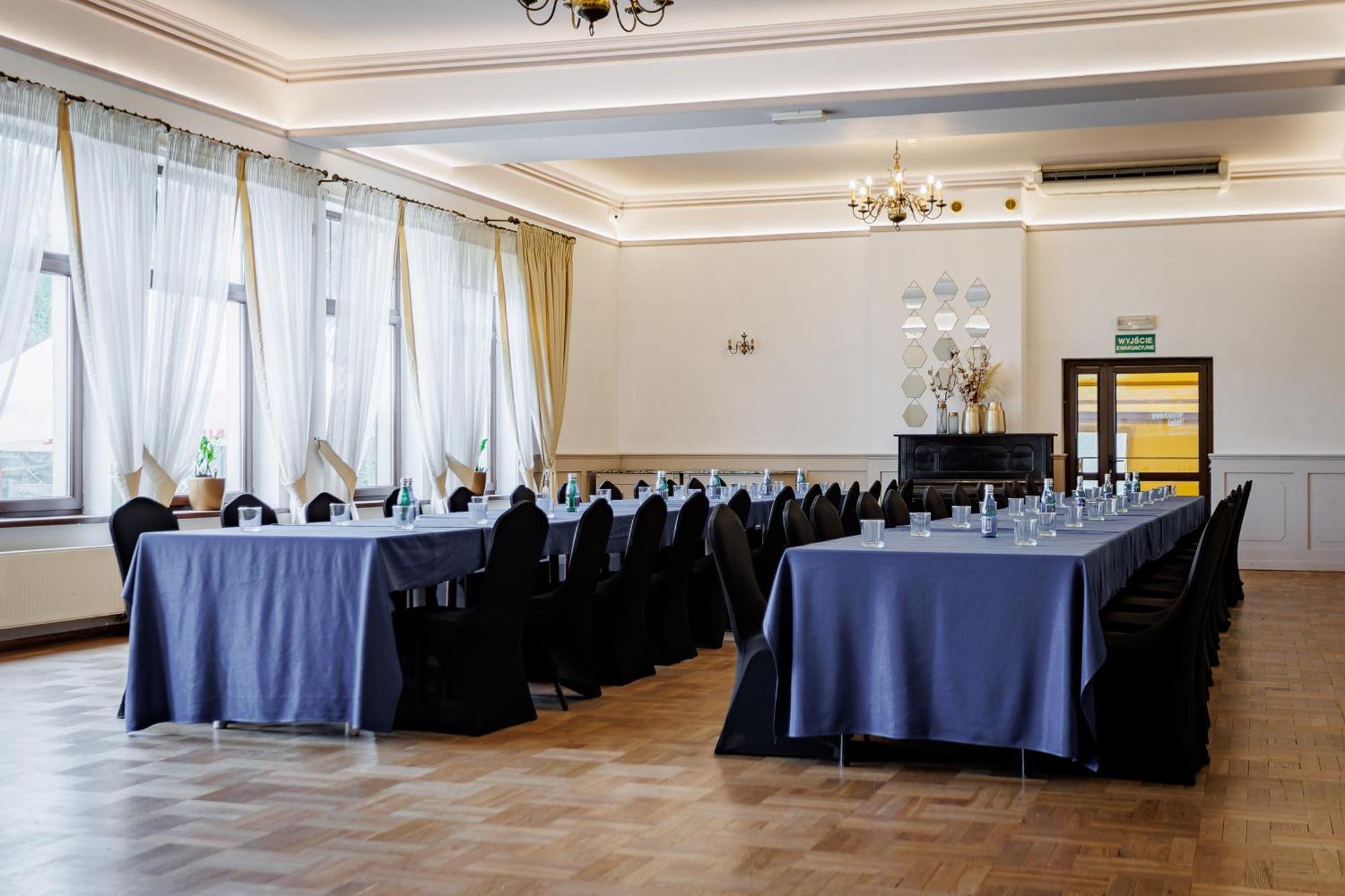 Hotel Cristal Park Dąbrowa Tarnowska Dış mekan fotoğraf