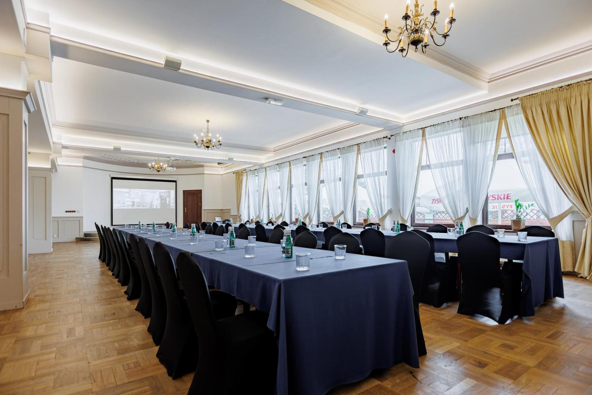 Hotel Cristal Park Dąbrowa Tarnowska Dış mekan fotoğraf