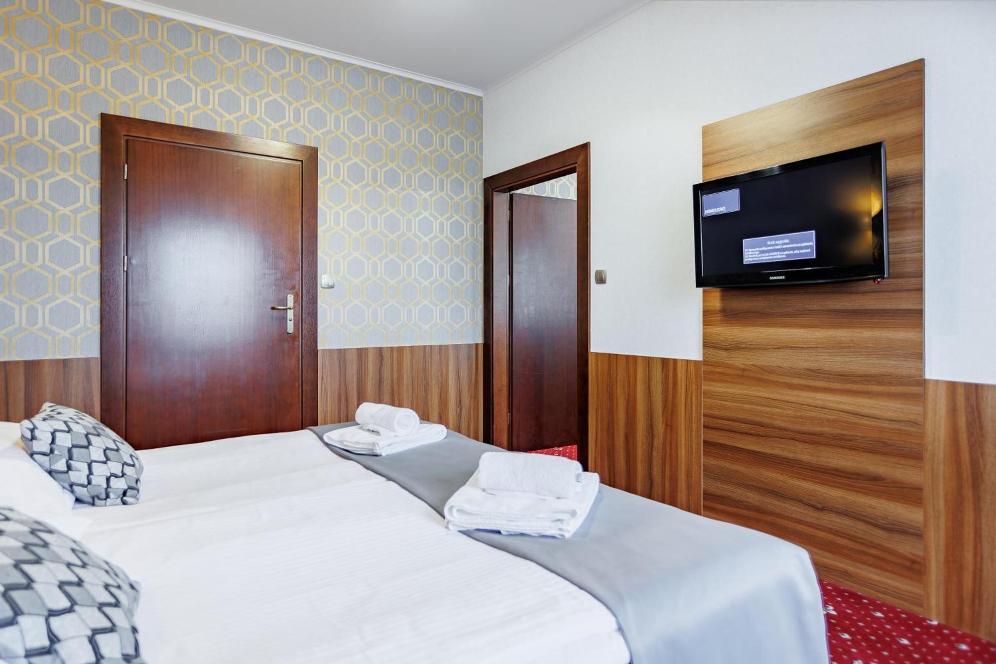 Hotel Cristal Park Dąbrowa Tarnowska Dış mekan fotoğraf