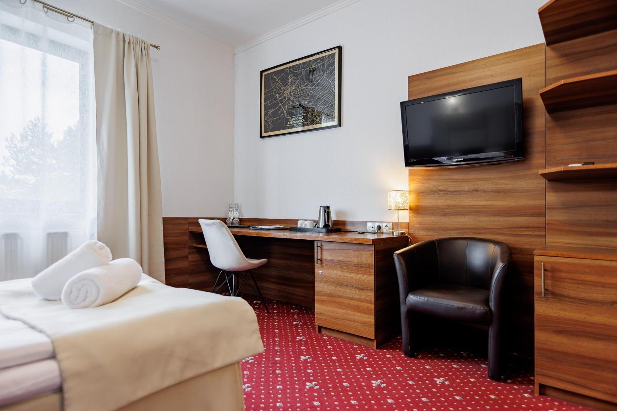 Hotel Cristal Park Dąbrowa Tarnowska Dış mekan fotoğraf