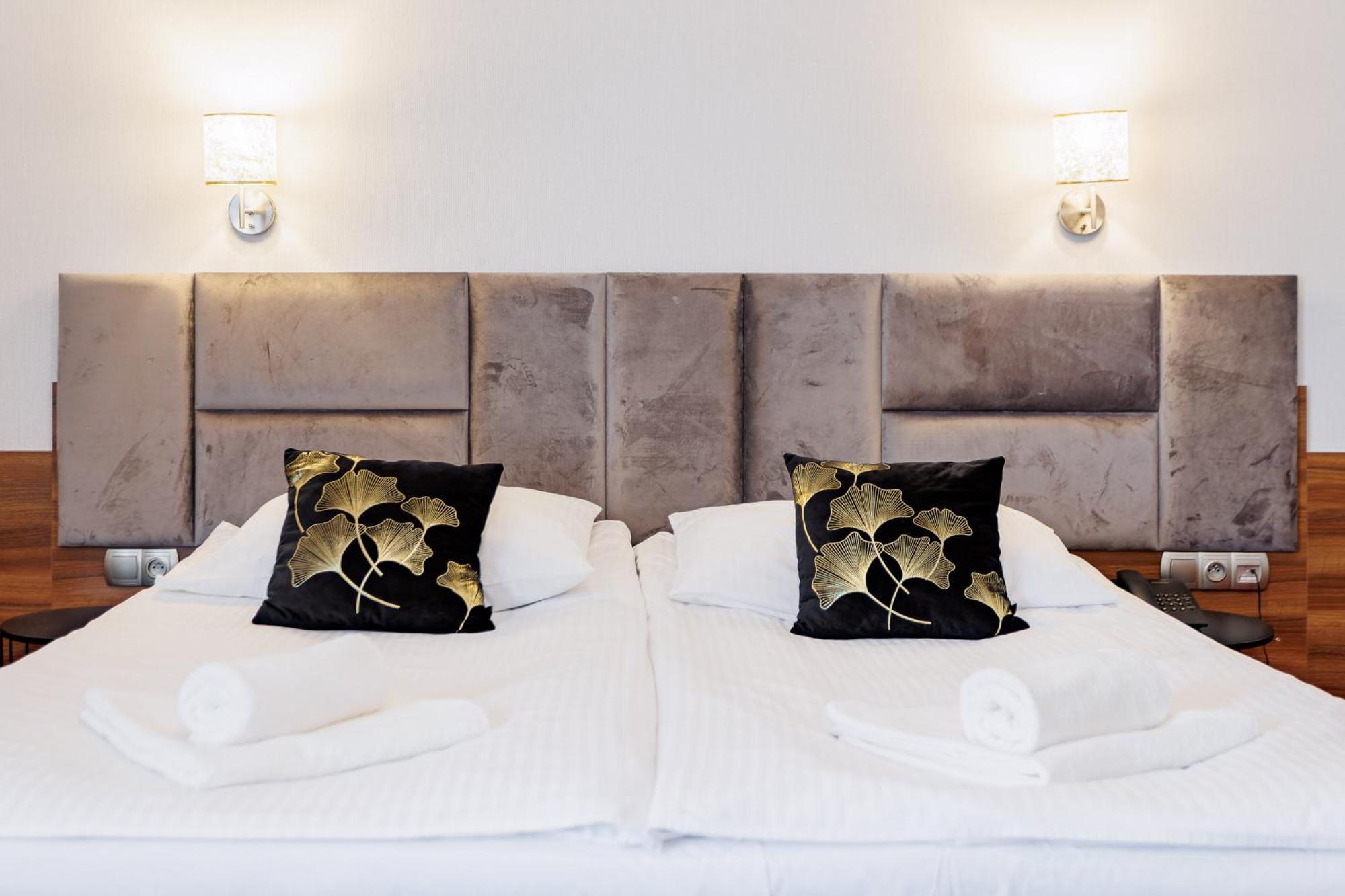 Hotel Cristal Park Dąbrowa Tarnowska Dış mekan fotoğraf