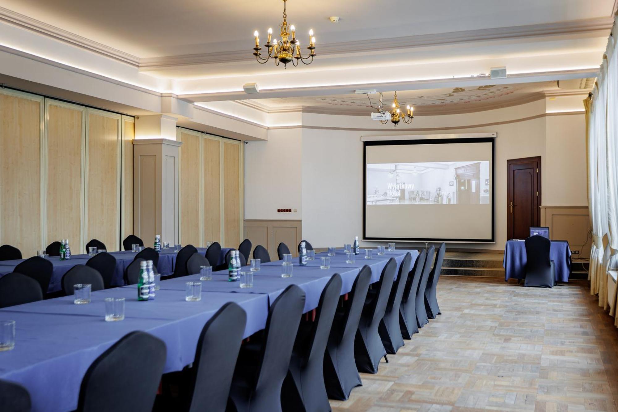 Hotel Cristal Park Dąbrowa Tarnowska Dış mekan fotoğraf