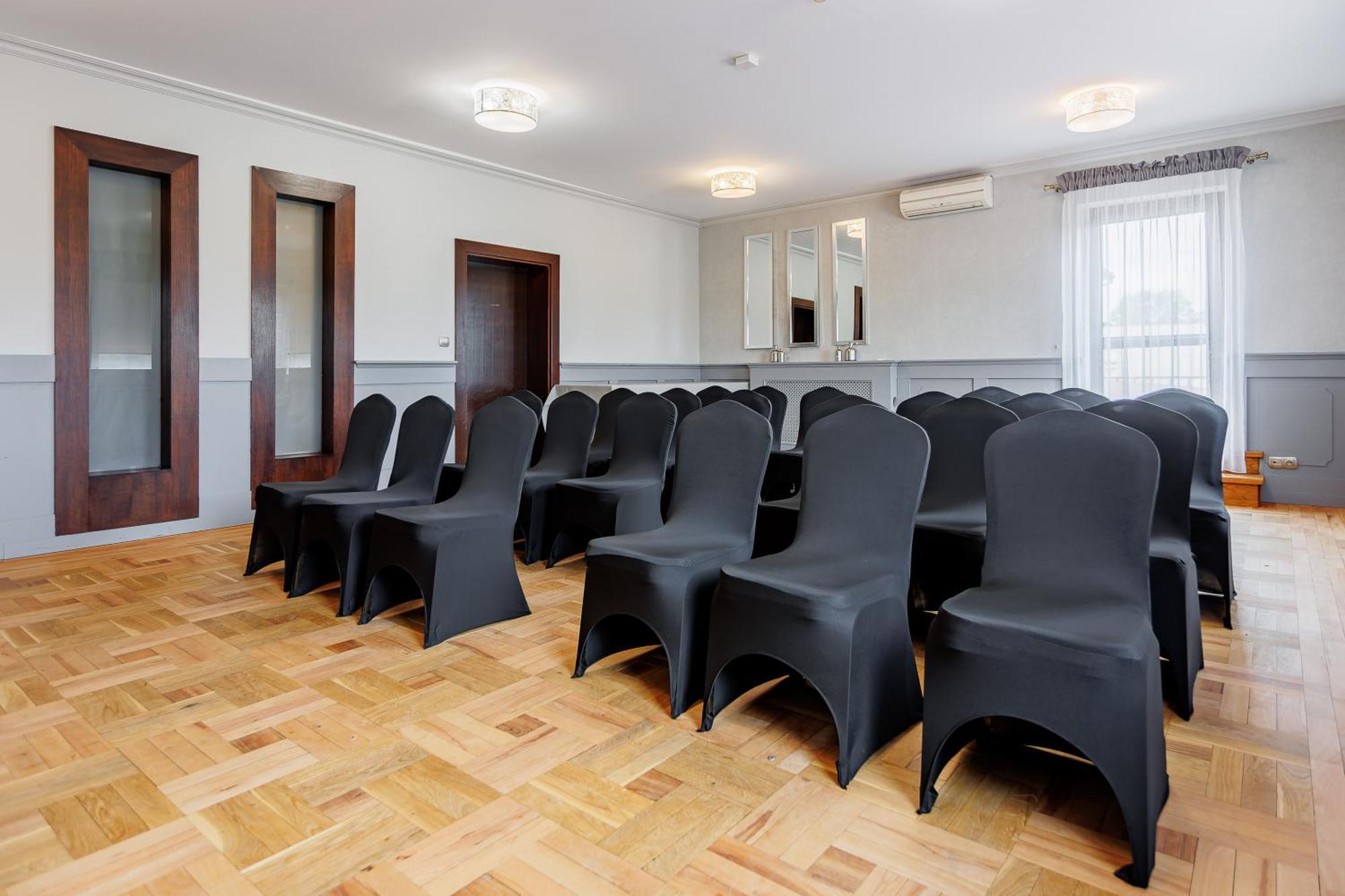 Hotel Cristal Park Dąbrowa Tarnowska Dış mekan fotoğraf