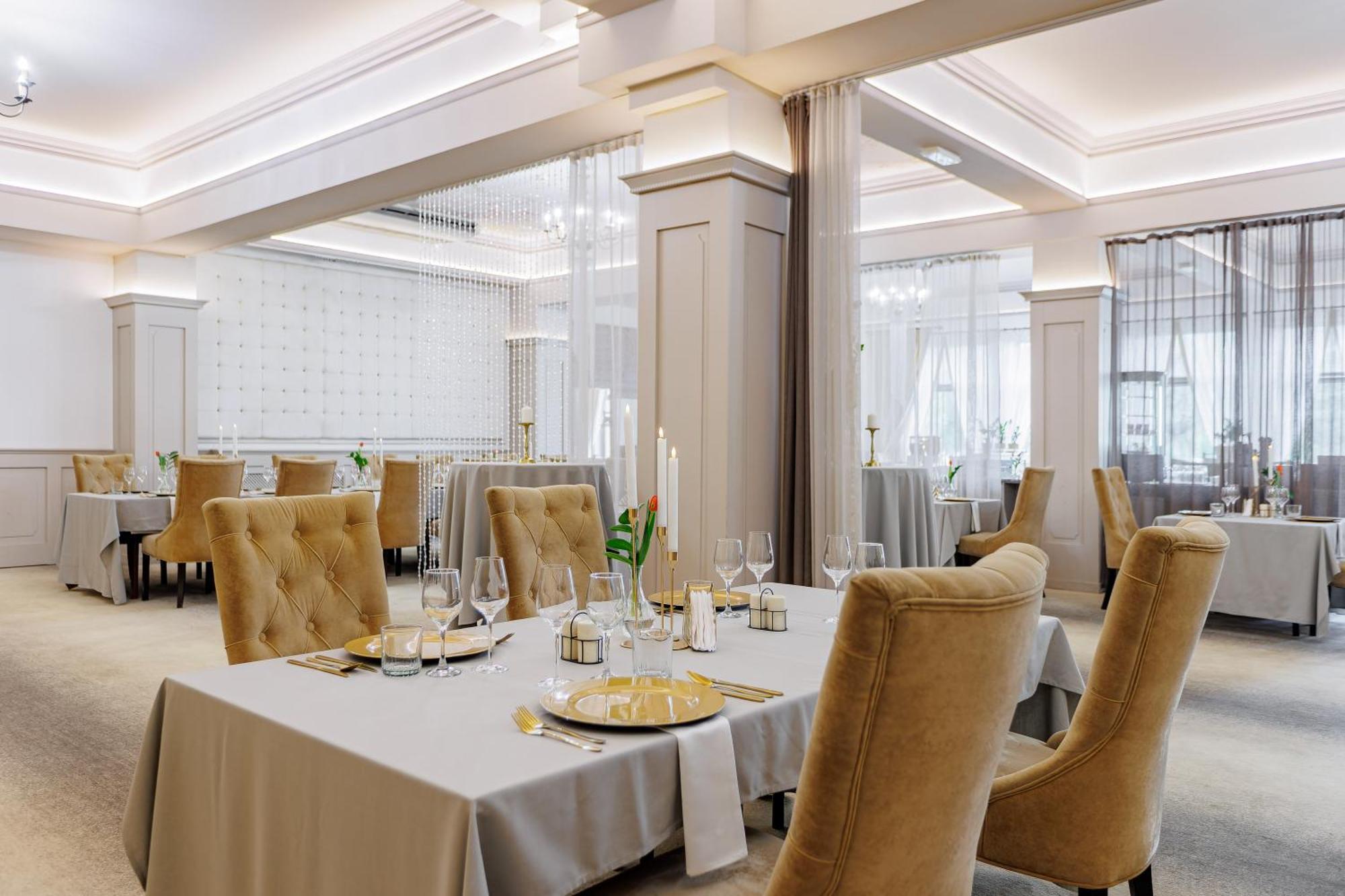 Hotel Cristal Park Dąbrowa Tarnowska Dış mekan fotoğraf